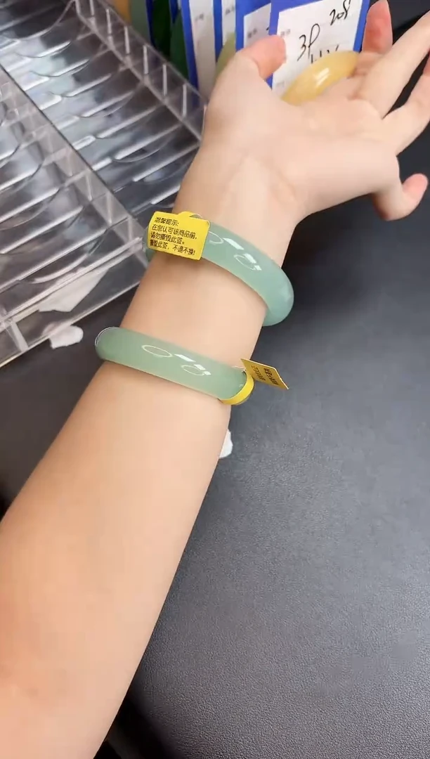 未镶嵌手镯石英质玉209-5455