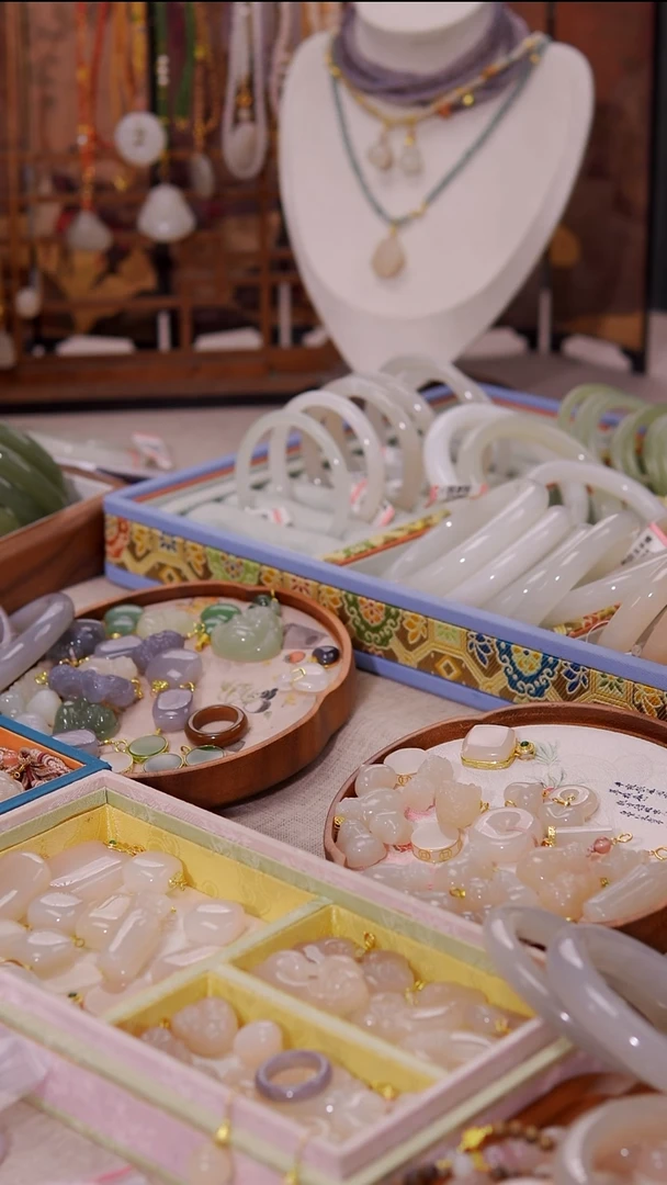 未镶嵌戒指和田玉 特价款不退不换 苹果绿