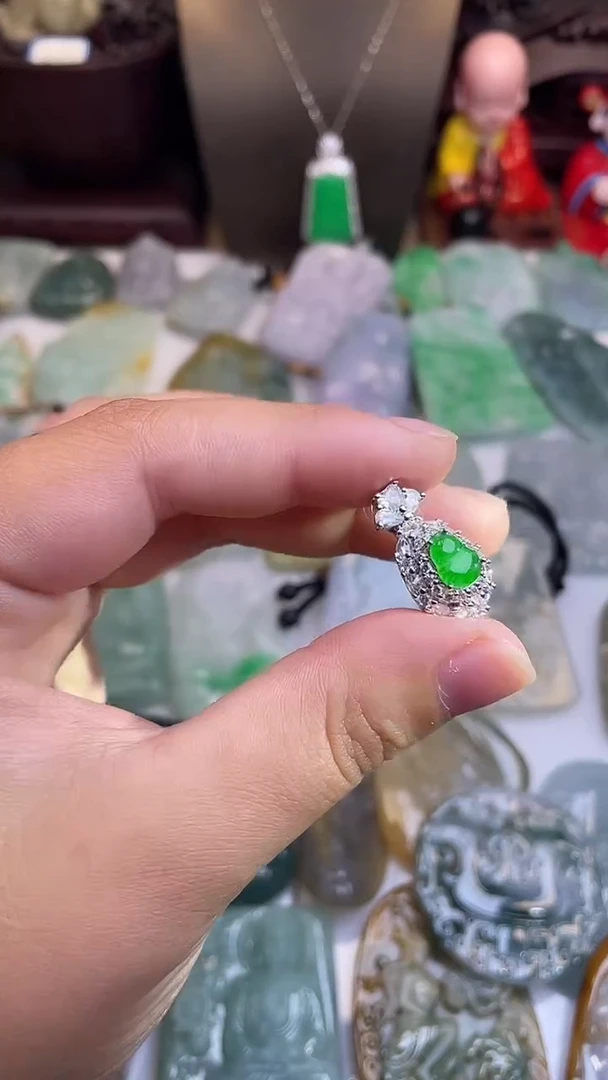 颈饰未镶嵌翡翠吊坠