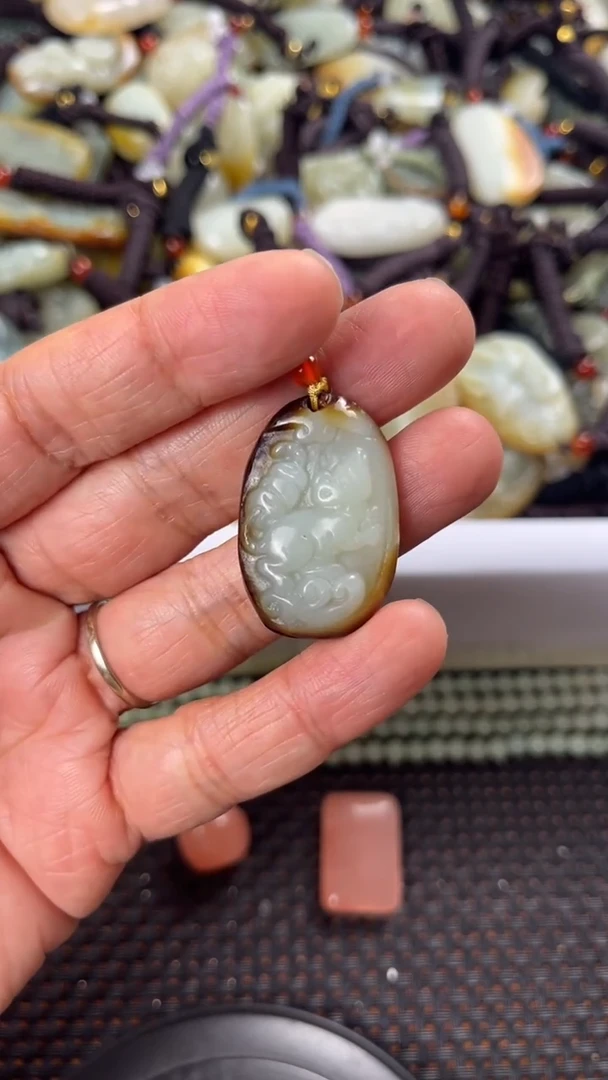 【闪购商品】和田玉颈饰未镶嵌多样性发货没有证书拍一发一有瑕