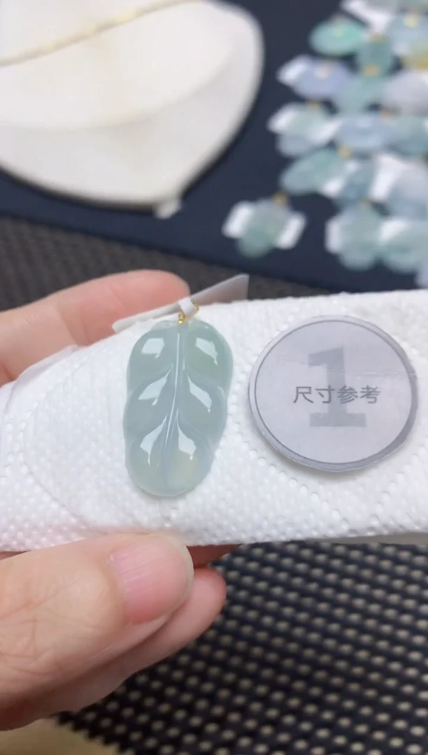 颈饰18K金镶嵌翡翠天然缅甸A货翡翠