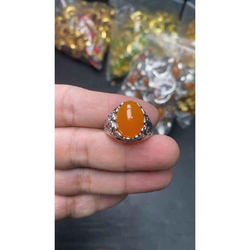 D 844  老黄蜡镶嵌戒指