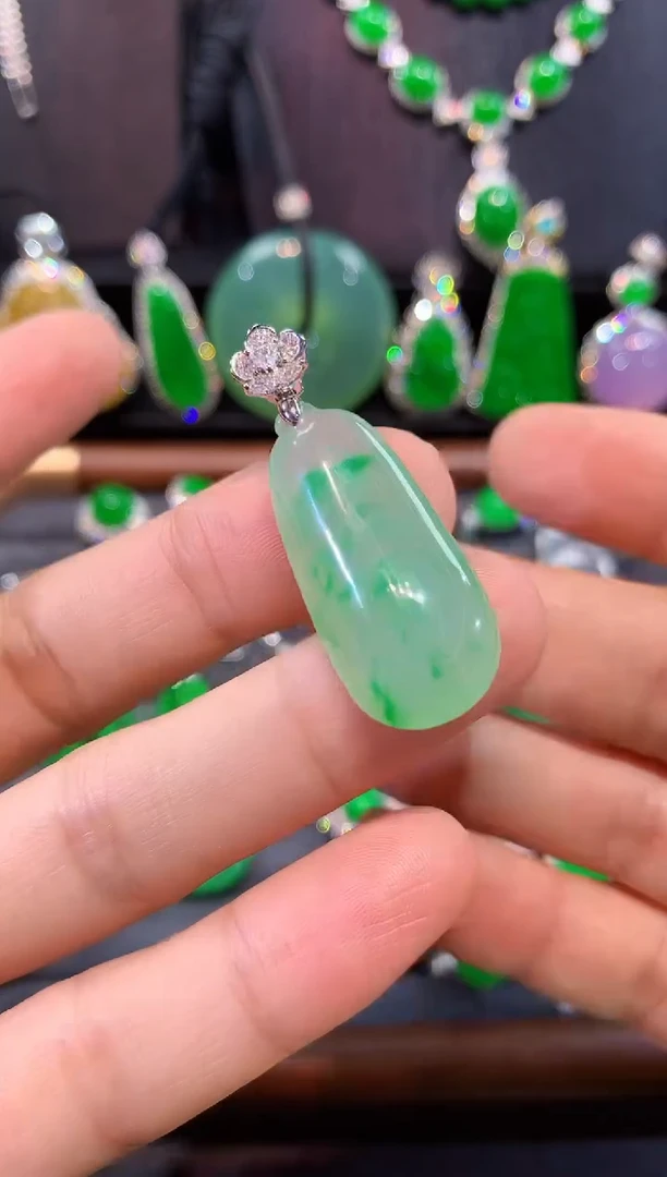 吊坠(不含链)18K金镶嵌翡翠瓜