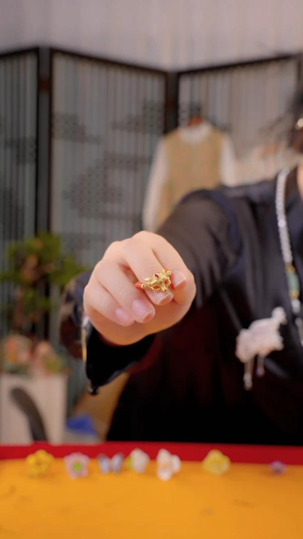 刺绣喵*。非遗苏绣绒花手工饰品