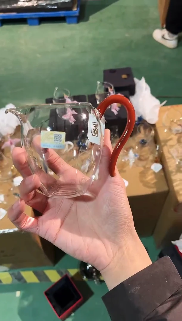 【闪购商品】宫墙红清颜公杯晶焱金标