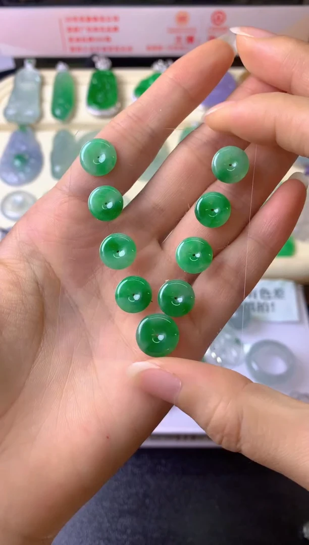 未镶嵌定制翡翠饼*-裸玉（客户意向镶嵌）