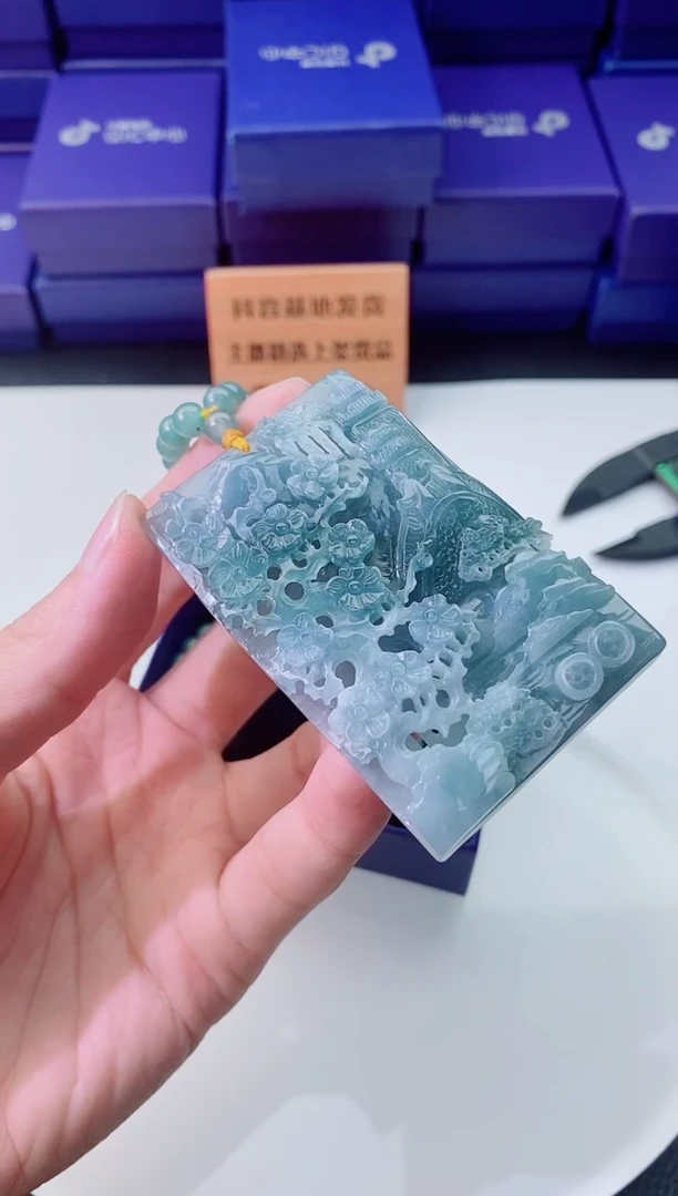 翡翠未镶嵌颈饰