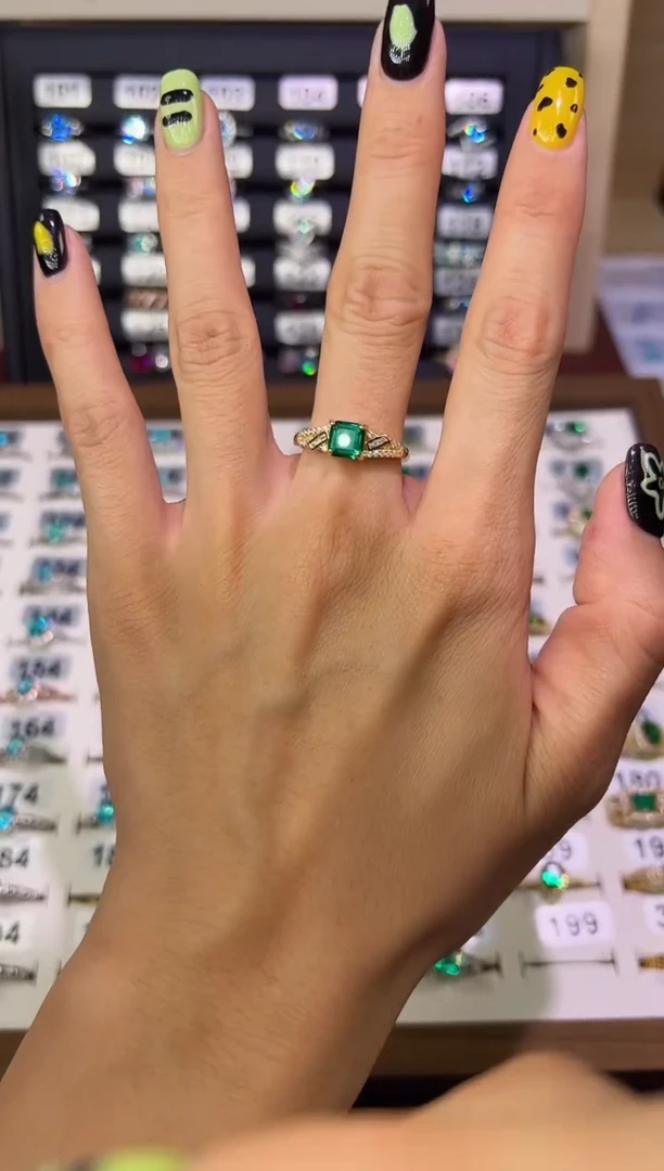 祖母绿戒指银S925镶嵌00000