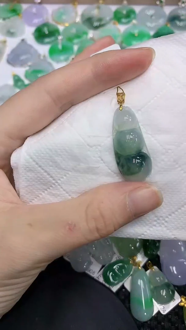 颈饰18K金镶嵌翡翠11111111