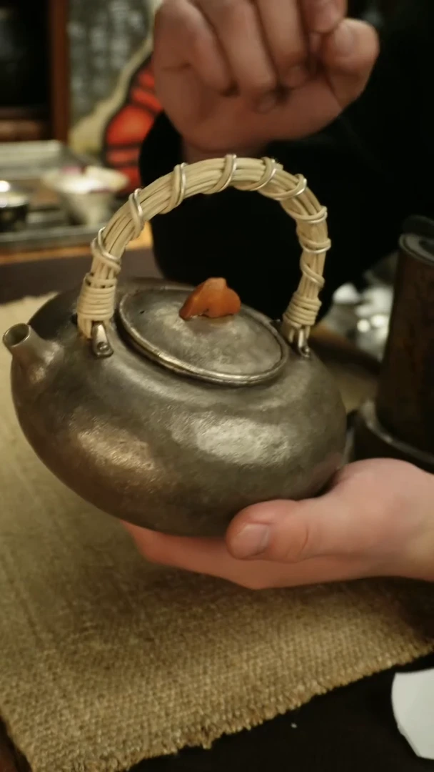 【闪购商品】足银全手提梁银壶