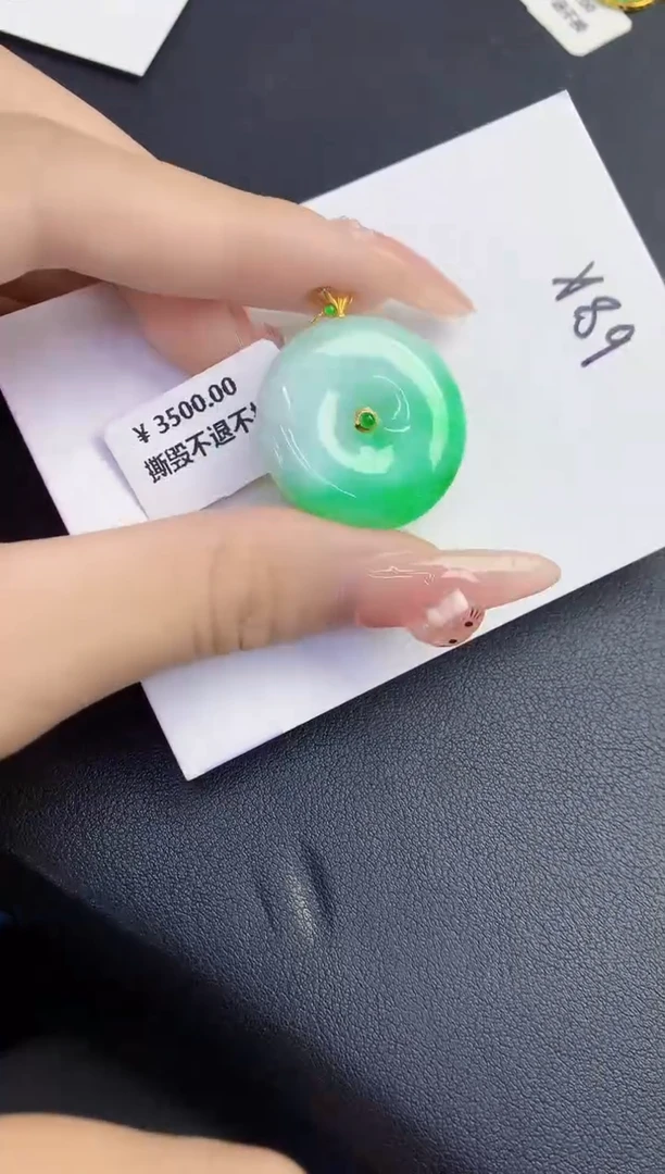 颈饰18K金镶嵌翡翠缅甸天然翡翠A货