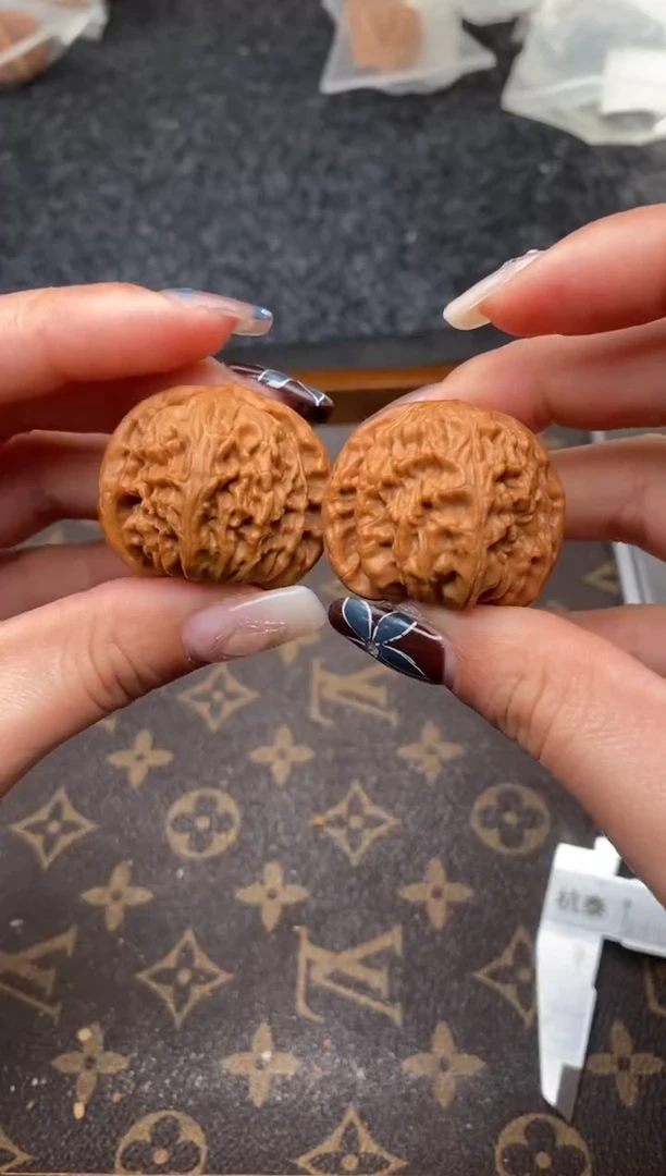 把件文玩核桃B312号35尺球白