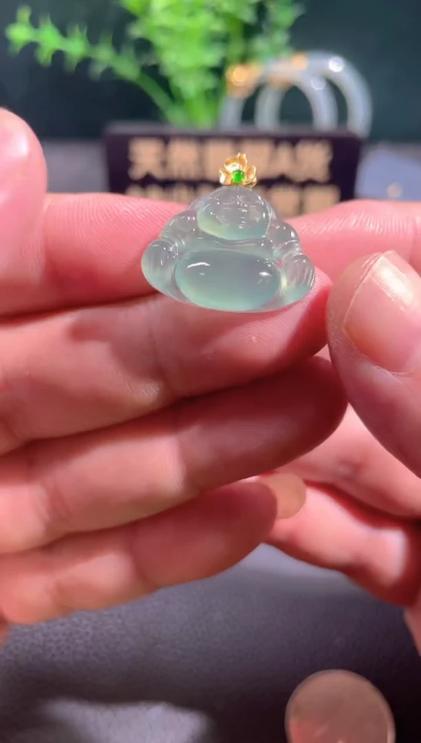 翡翠18K金镶嵌颈饰翡翠