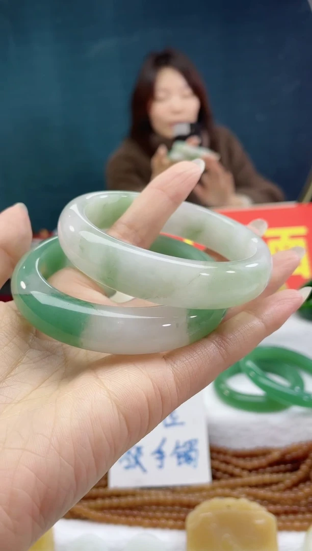 【闪购商品】石英质玉手镯未镶嵌56