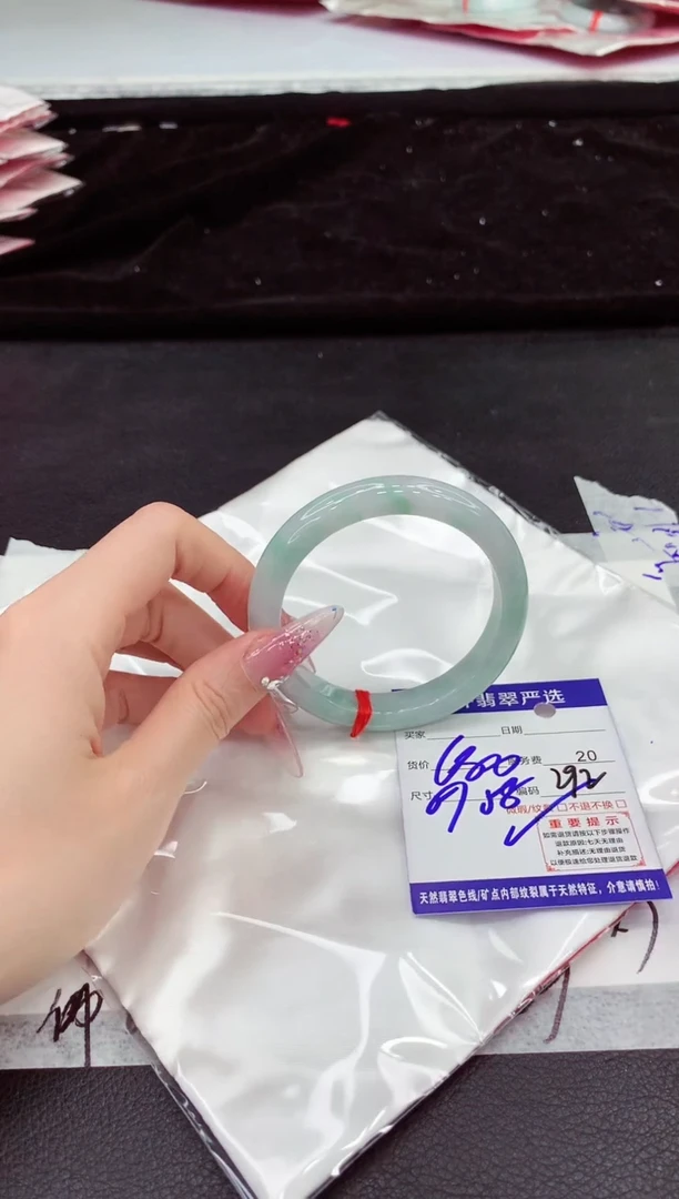 翡翠手镯未镶嵌1111111111111111