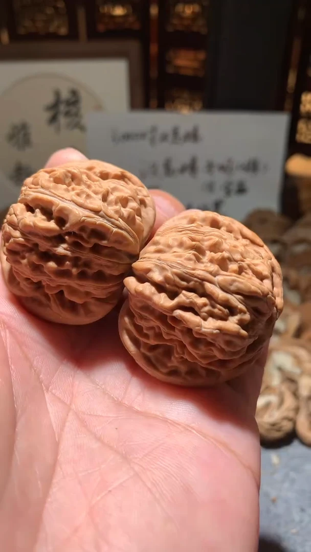 文玩核桃把件【核缘雅趣】41左右汉高楼，同尺寸随机发