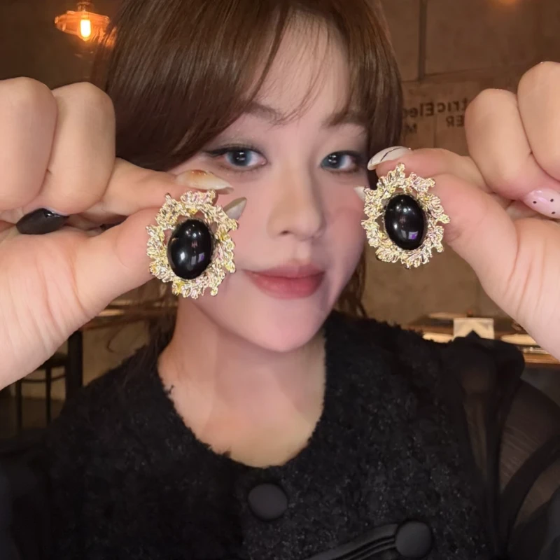 铜合金耳饰 中古黑金色椭圆耳环女宫廷风复古高级感耳钉轻奢百搭