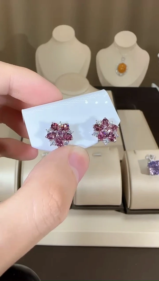 【闪购商品】石榴石耳饰银S925镶嵌耳钉11mm