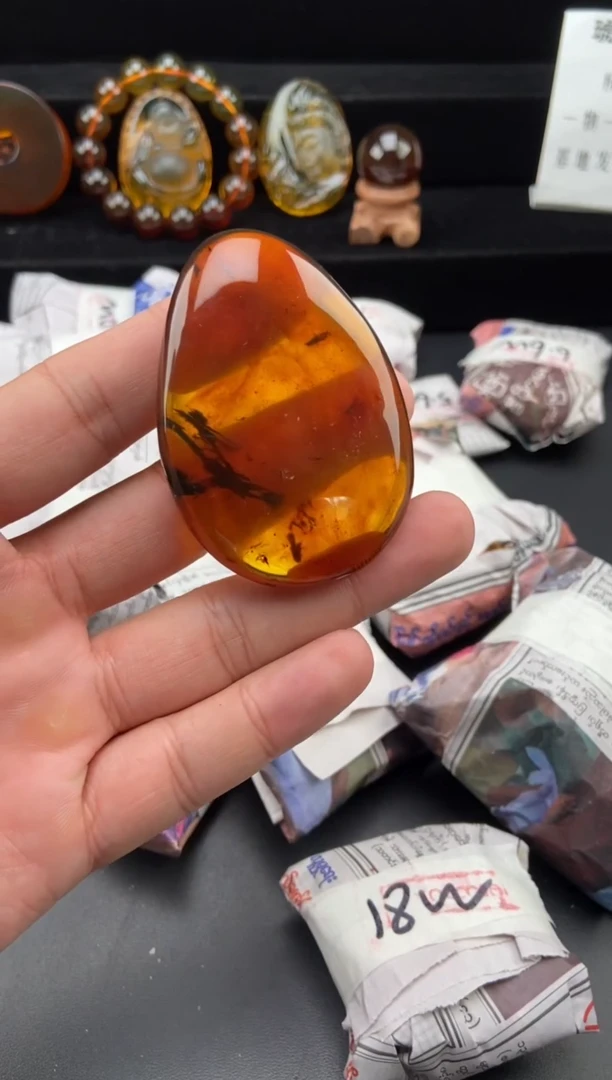 琥珀颈饰未镶嵌金棕珀原石吊坠