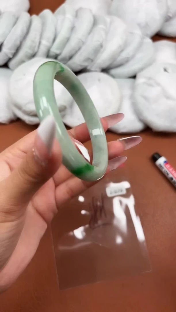 精品手镯，一物一拍J-070