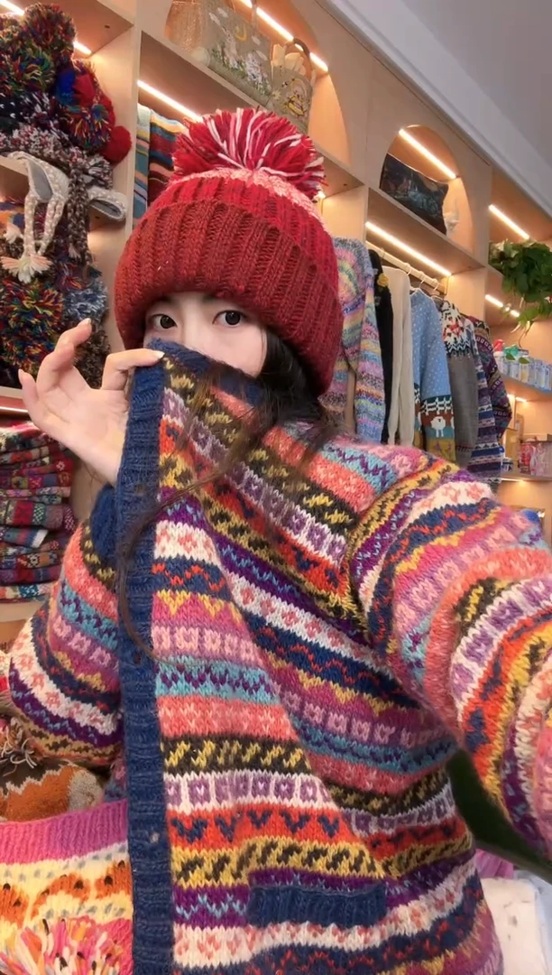 羊毛蓝色羊毛衣服