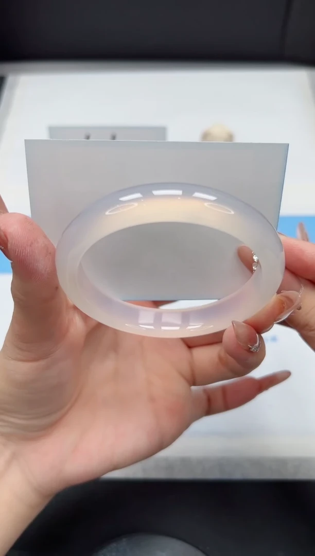 【闪购商品】石英质玉手镯未镶嵌173/60.7荔枝