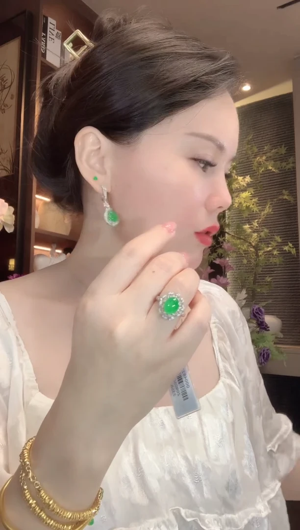 18K金镶嵌戒指翡翠狐**哥C30