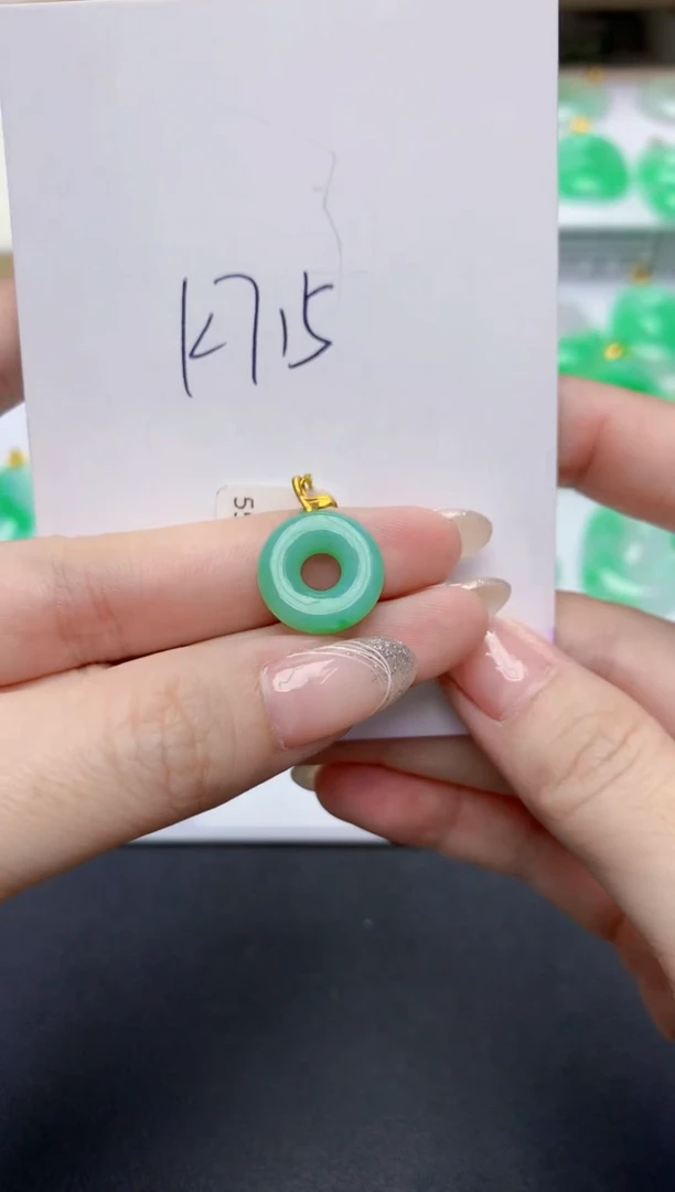 翡翠18K金镶嵌颈饰天然缅甸A货翡翠