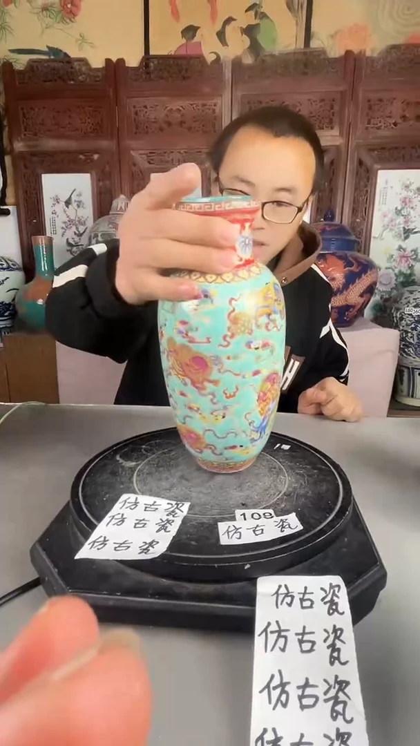 景德镇瓷珐琅彩麒麟纹摆件