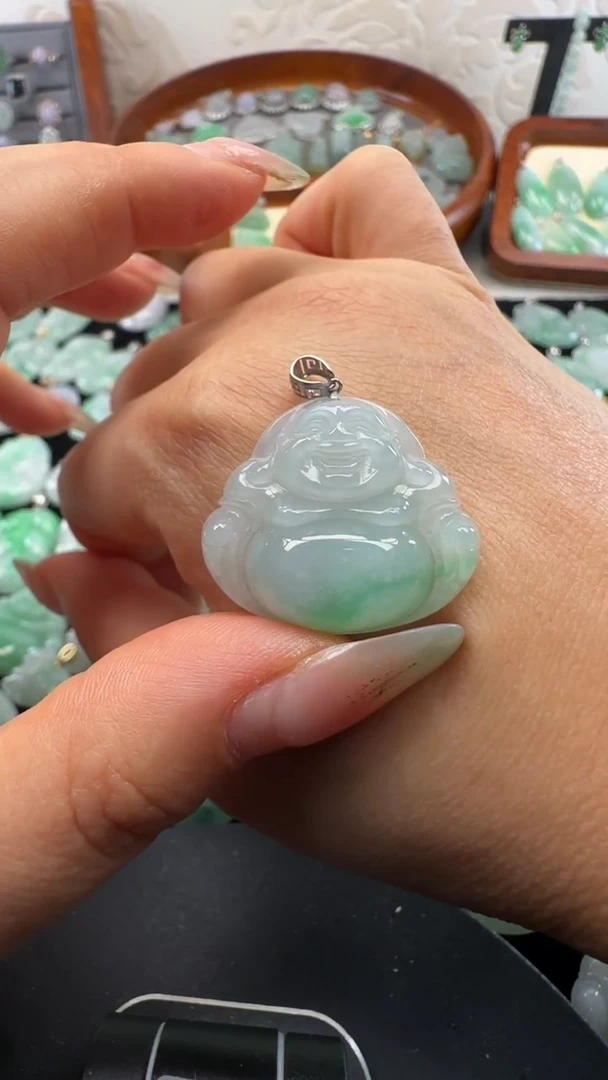颈饰18K金镶嵌翡翠佛公