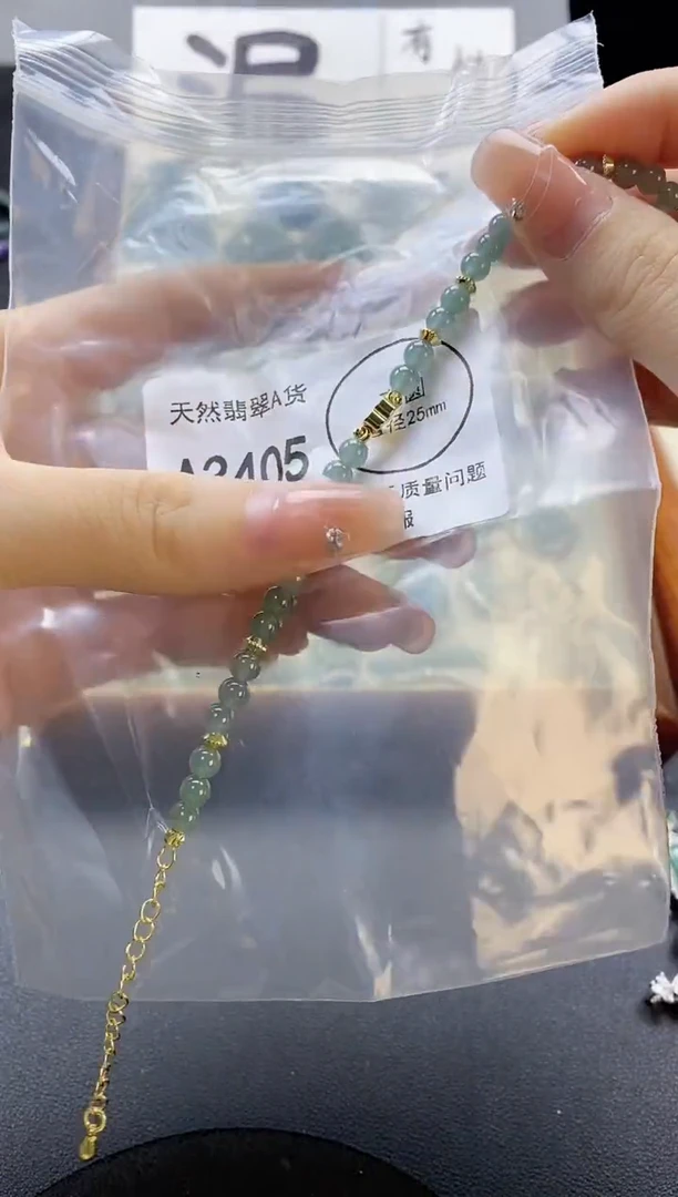 翡翠未镶嵌吊坠(赠链)天然翡翠A货