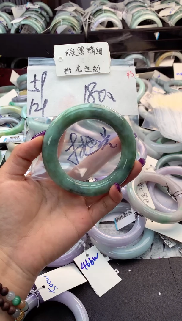 定制翡翠未镶嵌毛货需精细抛光+多人