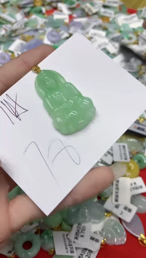 翡翠未镶嵌颈饰翡翠