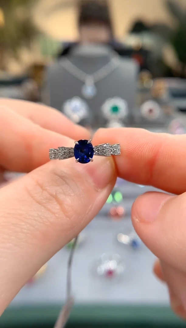 【闪购商品】蓝宝石戒指18K金镶嵌蓝宝石