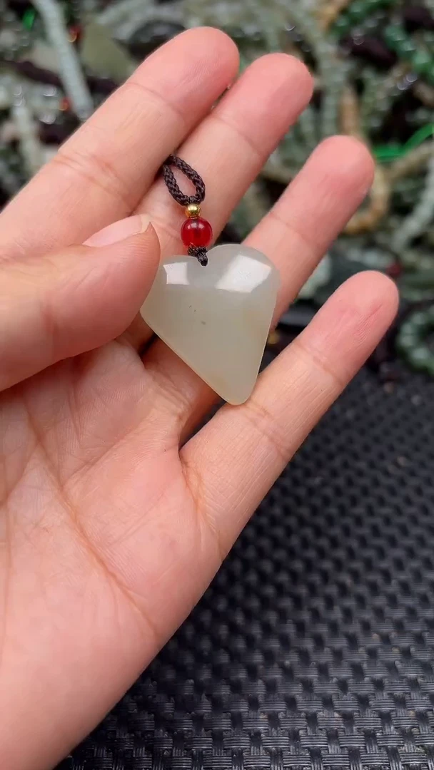 和田玉未镶嵌颈饰1