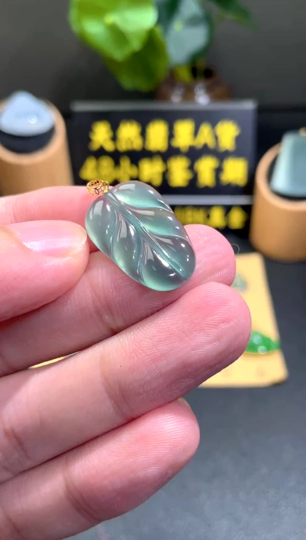 颈饰18K金镶嵌翡翠翡翠A货