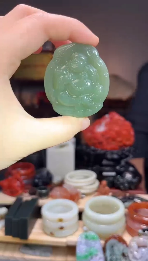 颈饰未镶嵌和田玉吊坠