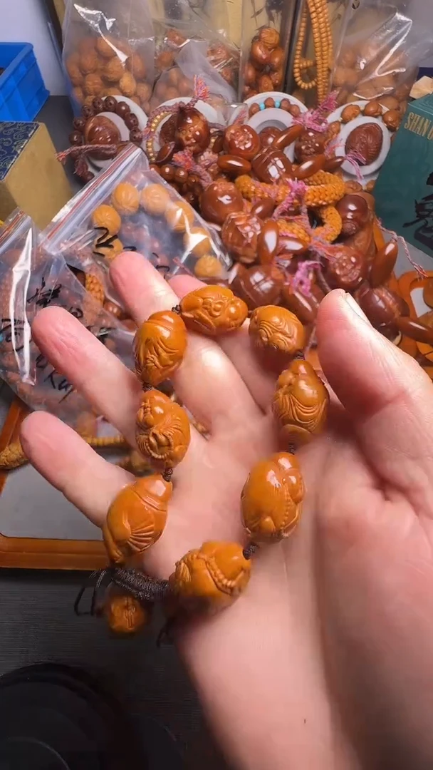 手串橄榄核望**?弥勒一个