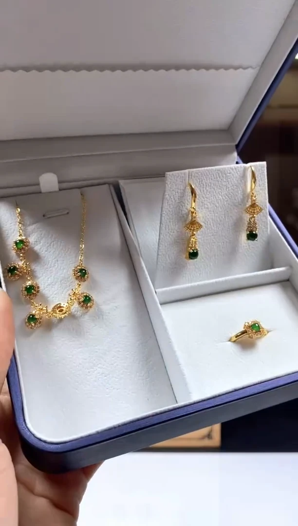 【闪购商品】翡翠颈饰未镶嵌********s38