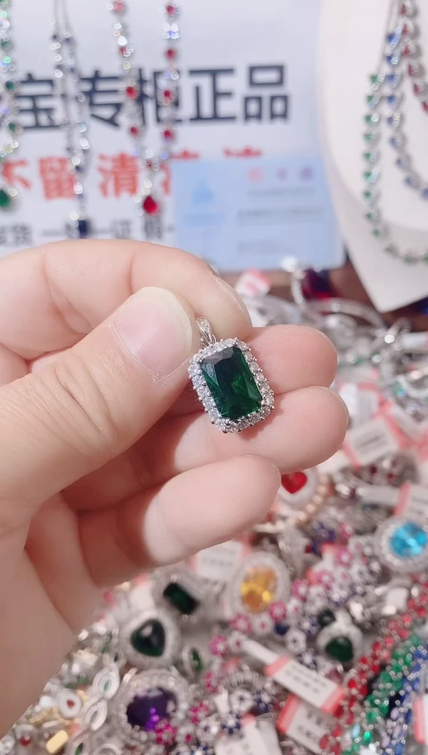 颈饰未镶嵌祖母绿