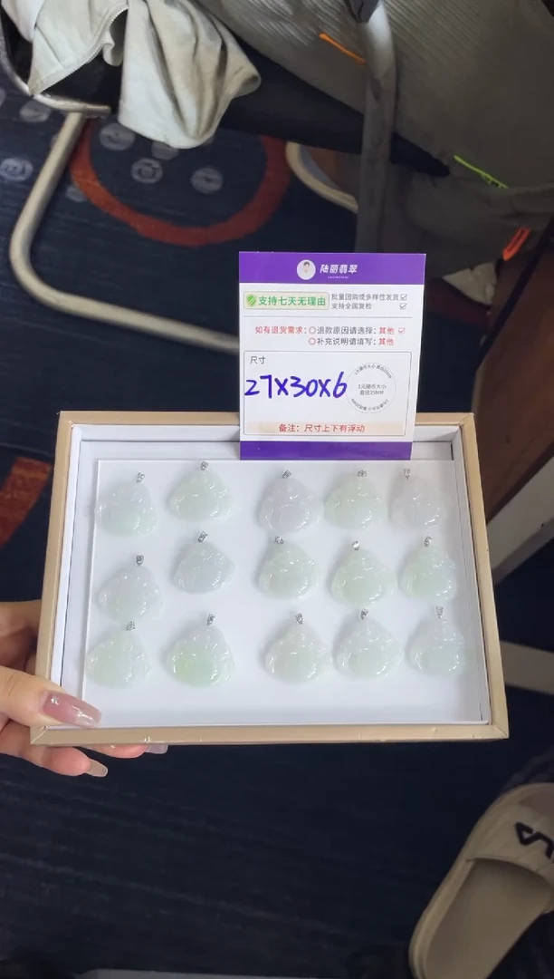 18K金镶嵌挂件翡翠佛公多样性发其一CP配绳12