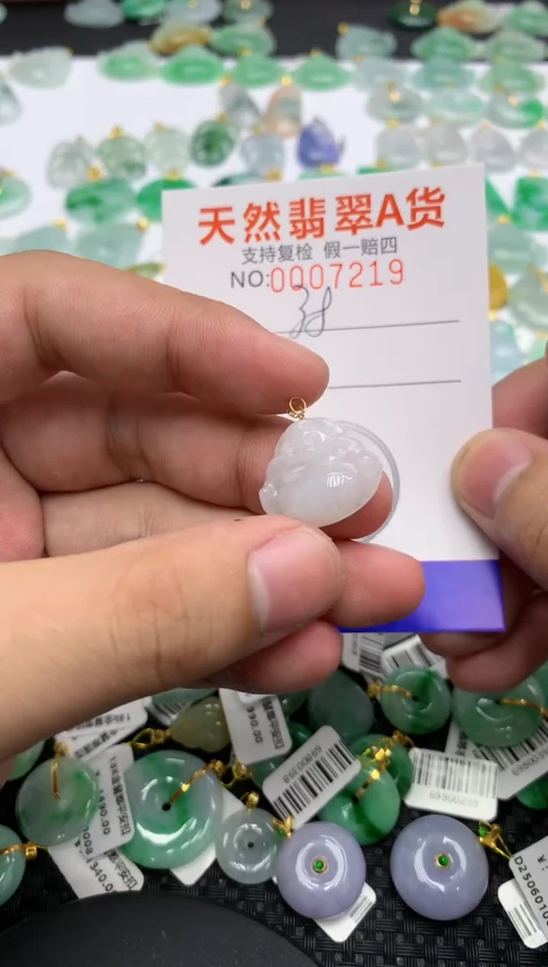 翡翠18K金镶嵌颈饰111111111111