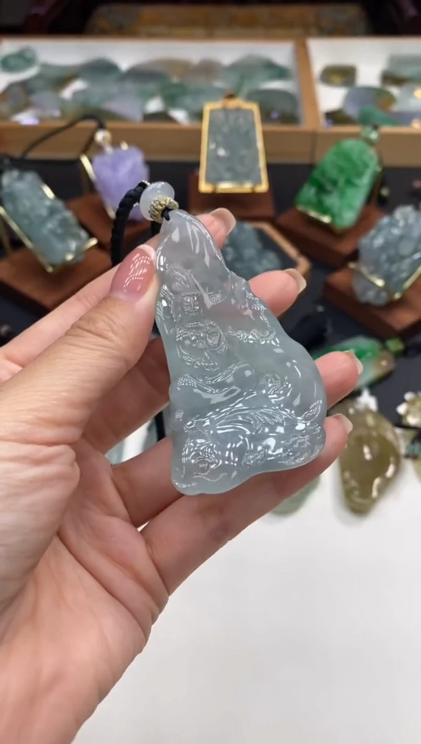 颈饰未镶嵌翡翠随行观音