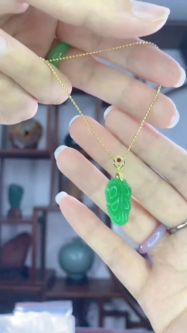 翡翠未镶嵌吊坠(赠链)X10阳绿小叶子