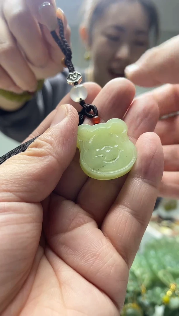 未镶嵌岫玉颈饰·