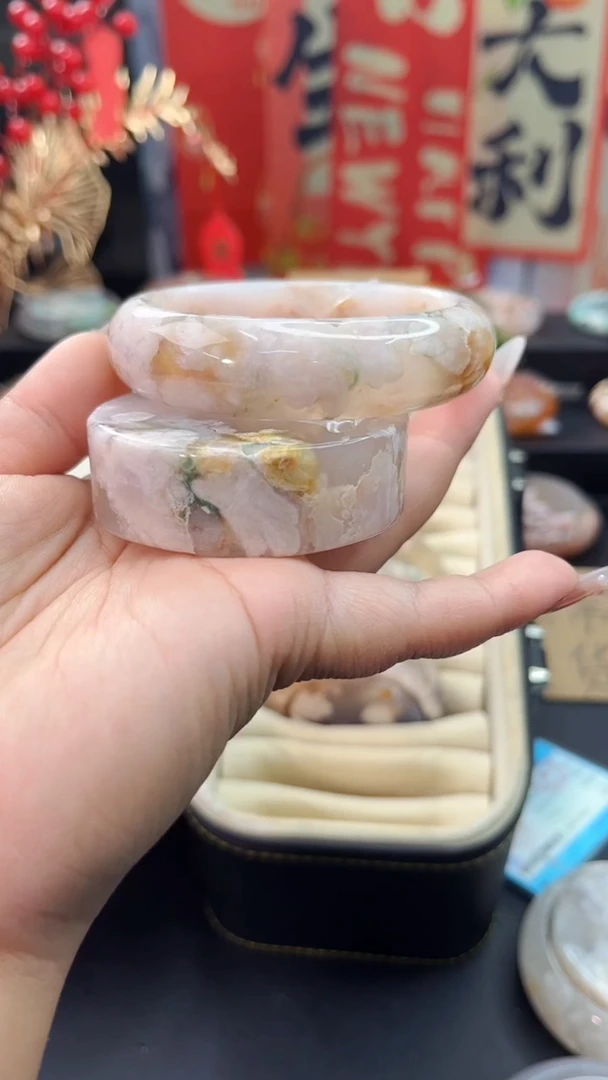 【闪购商品】石英质玉手镯未镶嵌赠送镯心（圈口）60