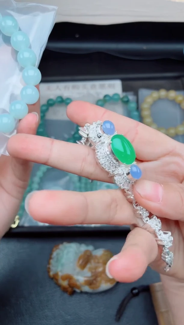 未镶嵌定制翡翠用***?毛货需精细抛光，拍一发一