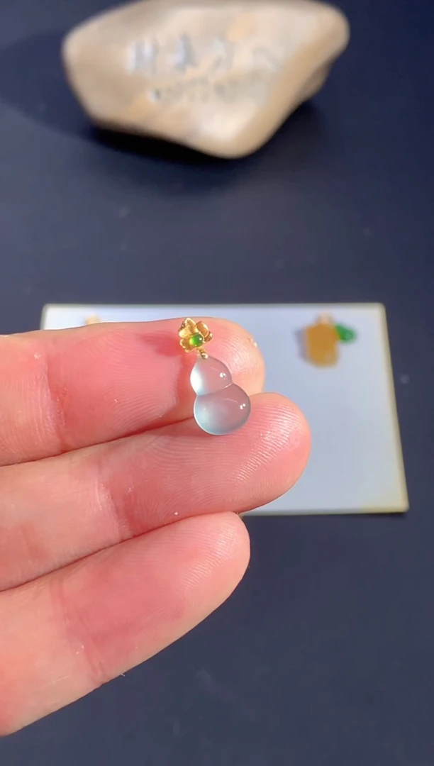 颈饰18K金镶嵌翡翠
