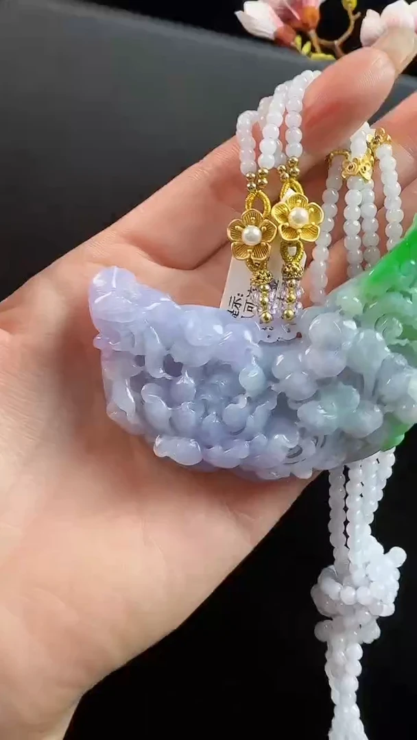 颈饰未镶嵌翡翠弯弯