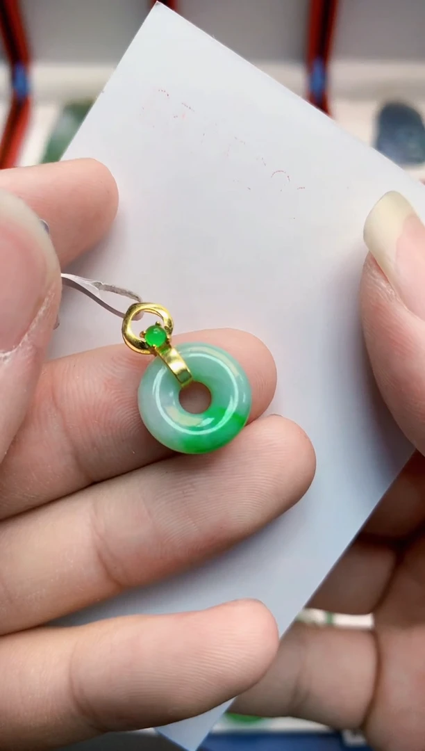 翡翠未镶嵌颈饰      1